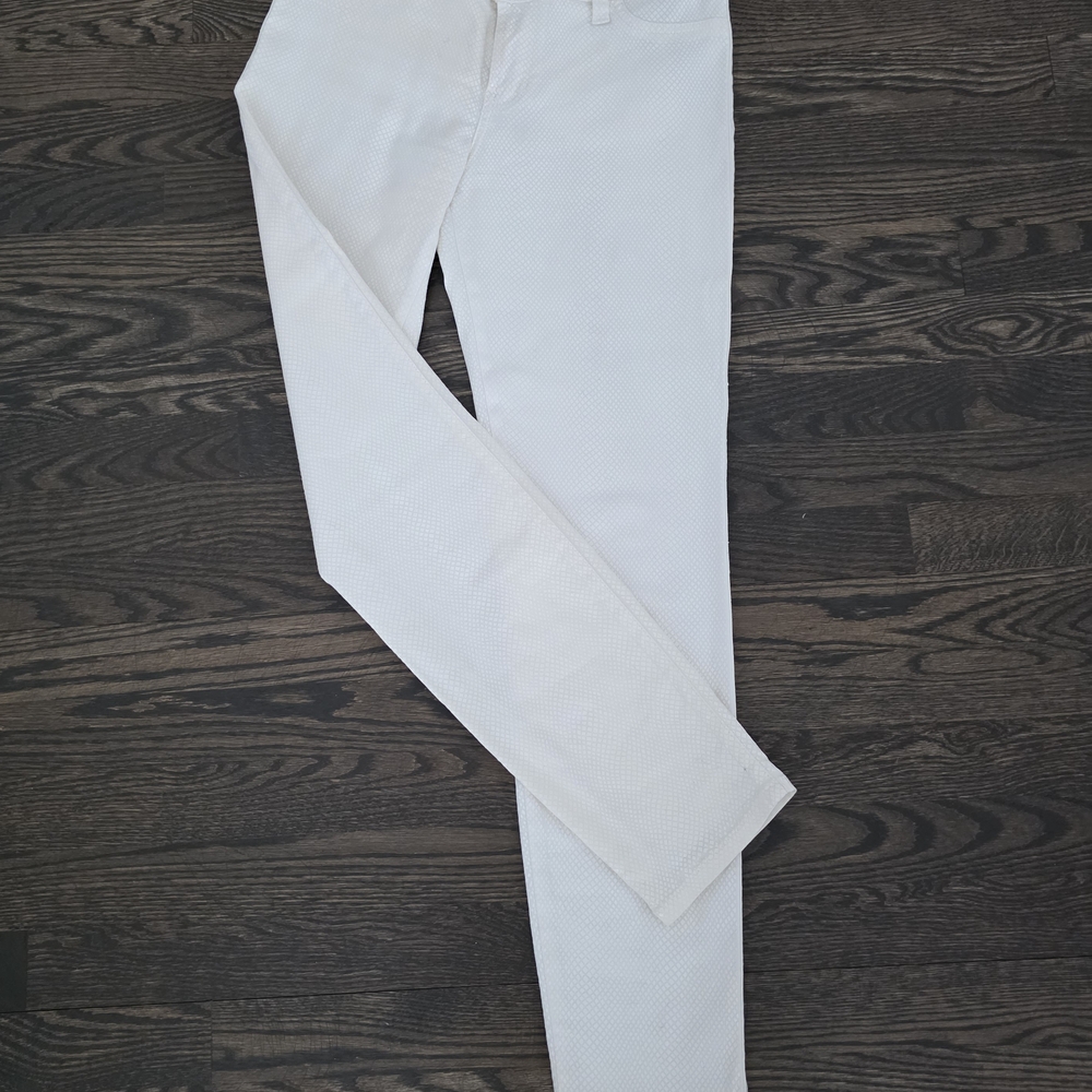 GUESS Stylish White Textured Pants
